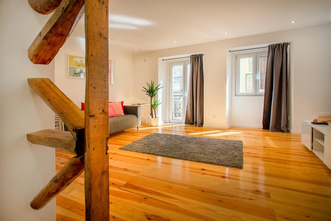 Bica Historical Tram Apartment Лиссабон Португалия